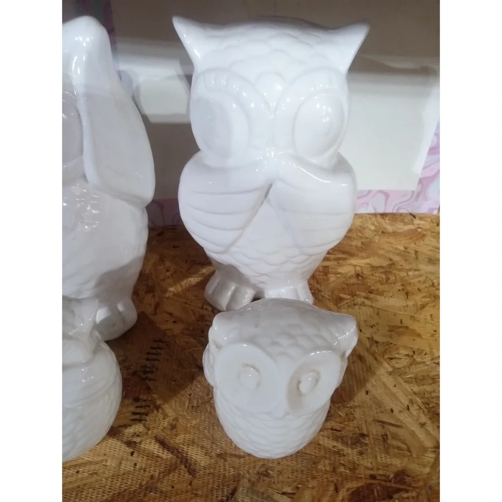 A Set of 4 White Ceramic Owl Figurines (Modern Minimalist Style